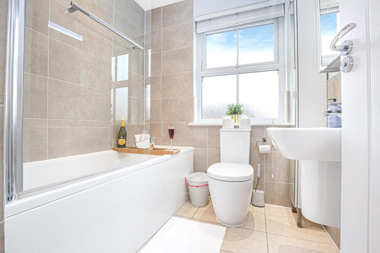 Luxury 4 Bedroom House - Close To M1 - Free Parking, Fast Wifi, Smarttv With Netflix By Yoko Property Milton Keynes Exterior foto