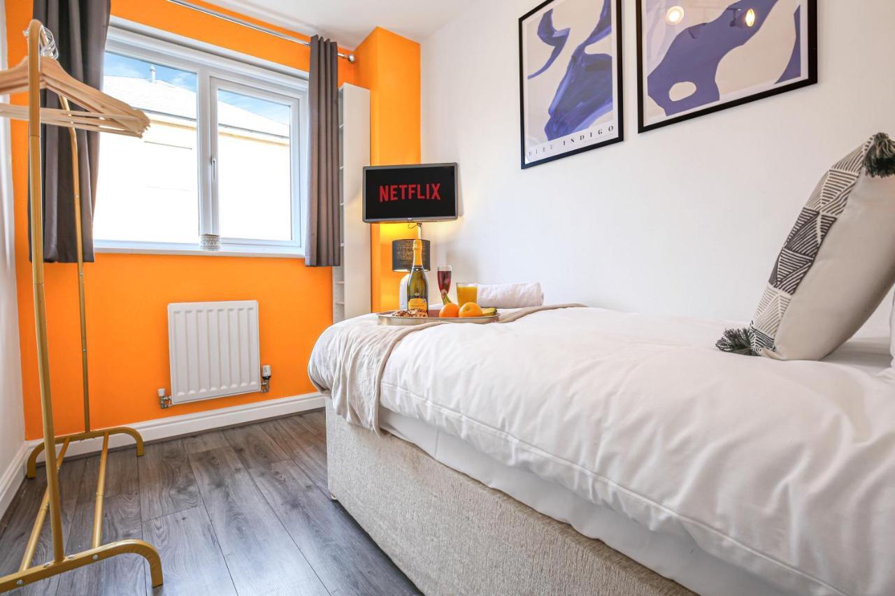Luxury 4 Bedroom House - Close To M1 - Free Parking, Fast Wifi, Smarttv With Netflix By Yoko Property Milton Keynes Exterior foto